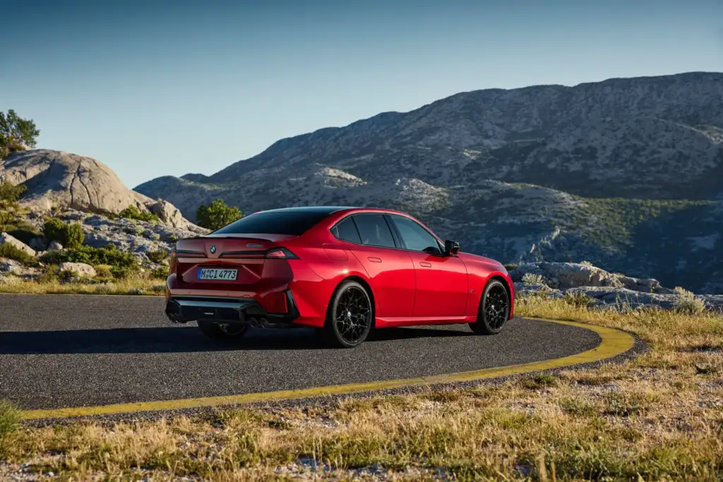 The New BMW 3 Series Is Here, and the M350 xDrive Still Has Six Cylinders
