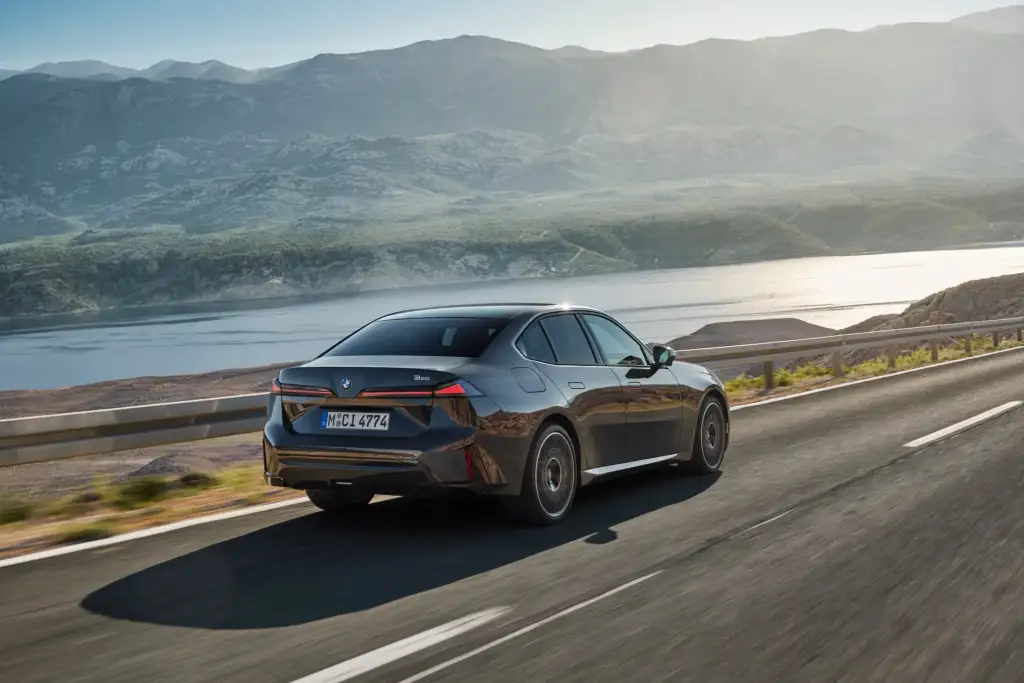 The New BMW 3 Series Is Here, and the M350 xDrive Still Has Six Cylinders