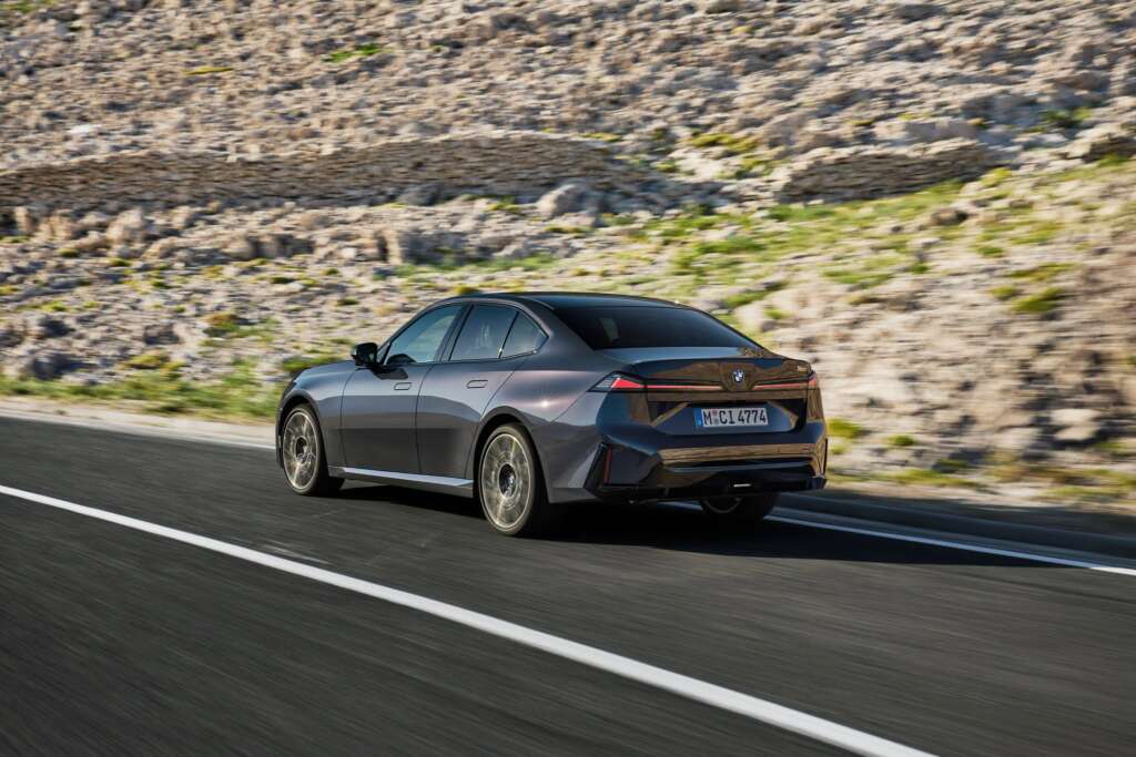 The New BMW 3 Series Is Here, and the M350 xDrive Still Has Six Cylinders