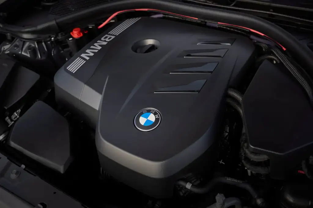 The New BMW 3 Series Is Here, and the M350 xDrive Still Has Six Cylinders