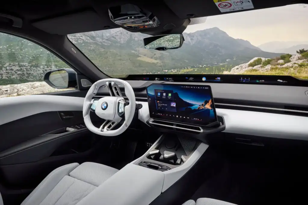 The New BMW 3 Series Is Here, and the M350 xDrive Still Has Six Cylinders