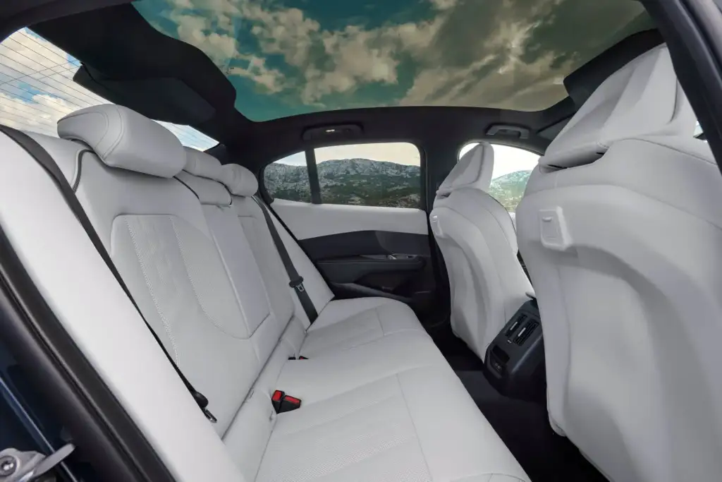 The New BMW 3 Series Is Here, and the M350 xDrive Still Has Six Cylinders