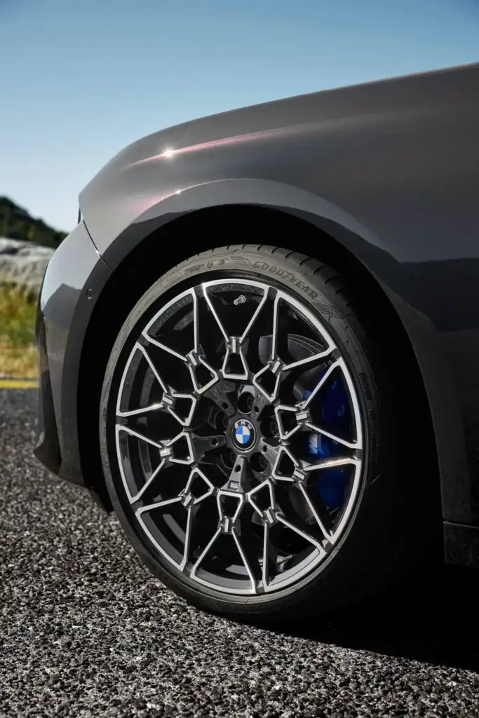 The New BMW 3 Series Is Here, and the M350 xDrive Still Has Six Cylinders