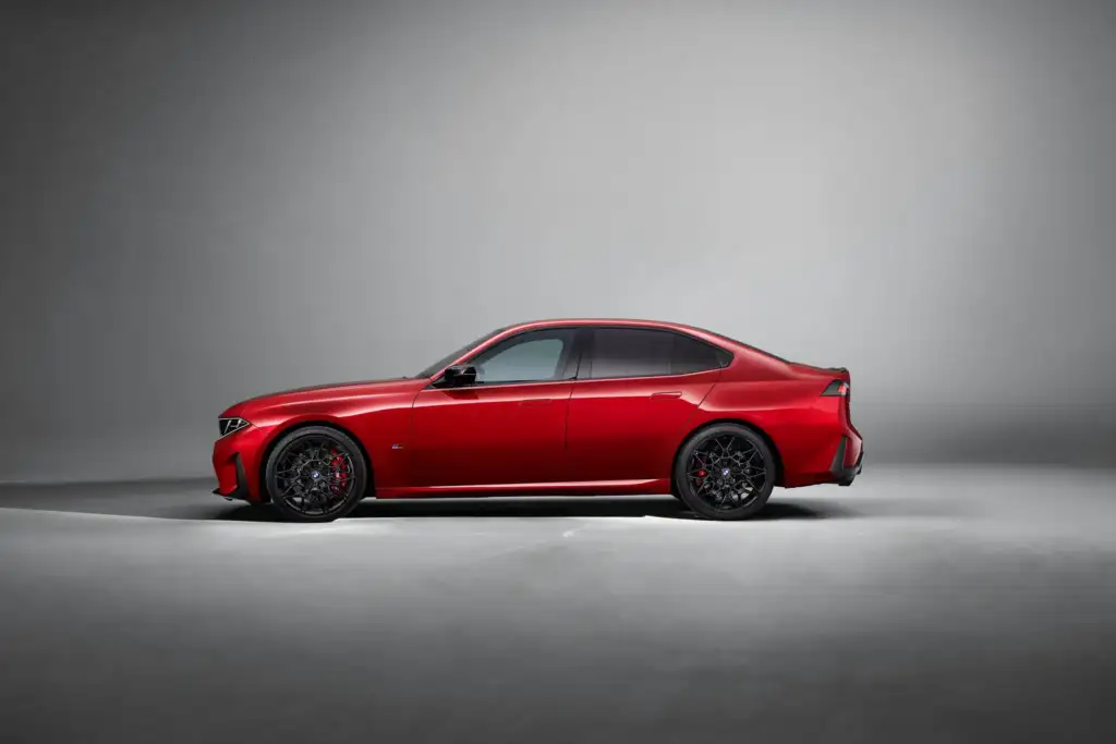 The New BMW 3 Series Is Here, and the M350 xDrive Still Has Six Cylinders