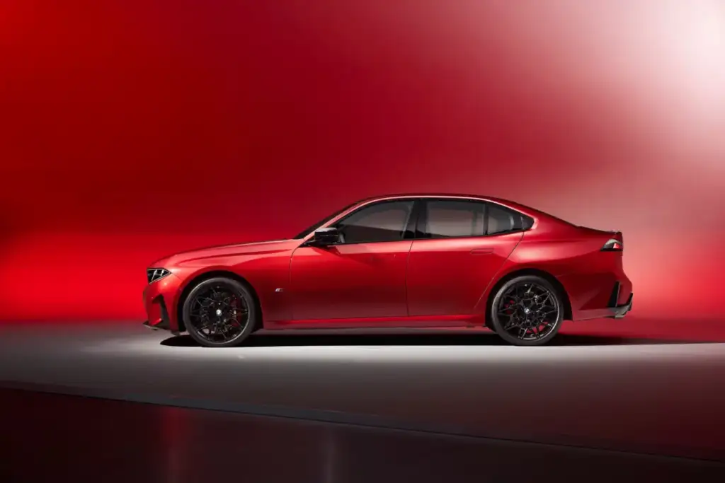 The New BMW 3 Series Is Here, and the M350 xDrive Still Has Six Cylinders
