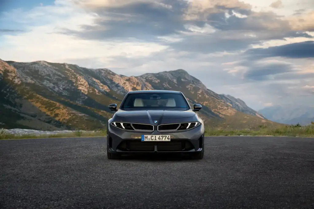 The New BMW 3 Series Is Here, and the M350 xDrive Still Has Six Cylinders