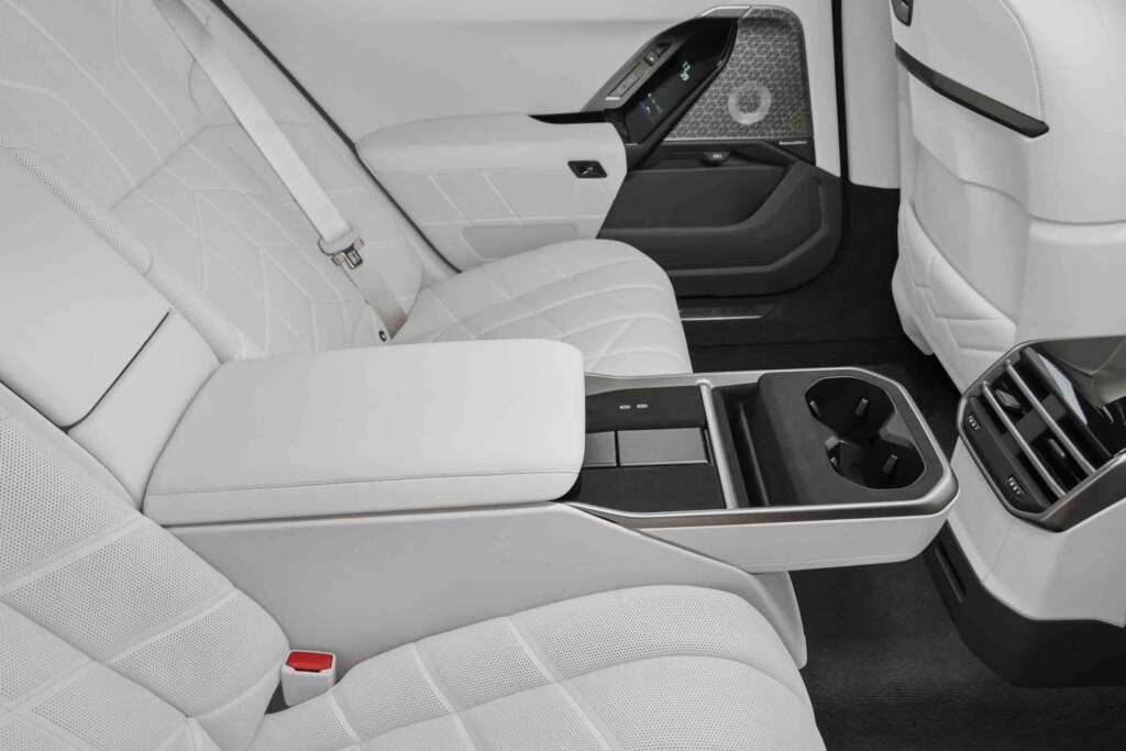 BMW Concept 7 Protection: 612 PS and .44 Magnum Armor