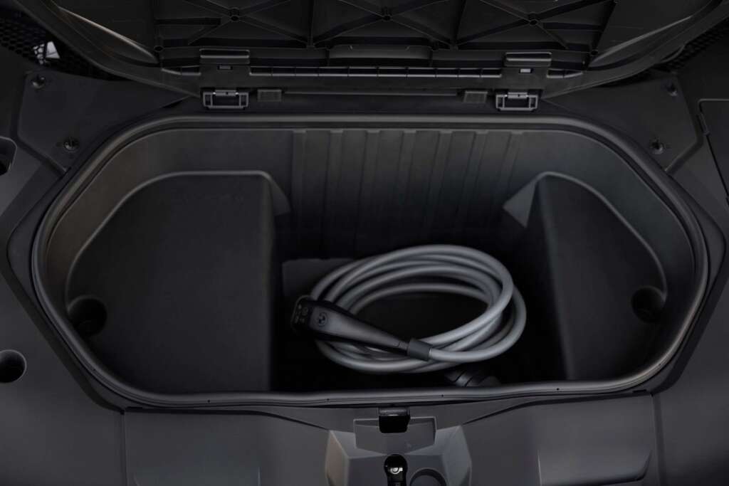 New BMW iX4 Revealed: Up to 828 km Range and 612 HP