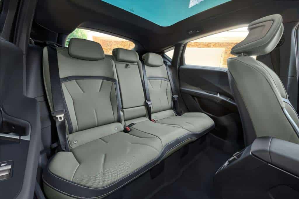 New BMW iX4 Revealed: Up to 828 km Range and 612 HP